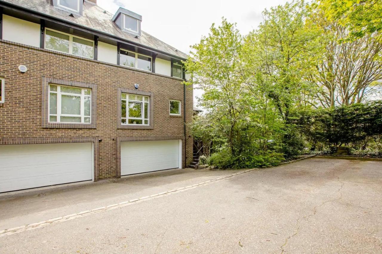 Apartment Garden Flat On Leafy Cator Estate In Blackheath *