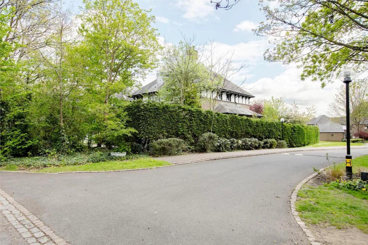 Garden Flat On Leafy Cator Estate In Blackheath * London